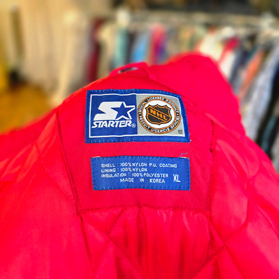 STARTER NHL Black/Red Chicago Blackhawks Puff Jacket XL - PopRock Vintage. The cool quotes t-shirt store.