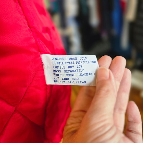 STARTER NHL Black/Red Chicago Blackhawks Puff Jacket XL - PopRock Vintage. The cool quotes t-shirt store.