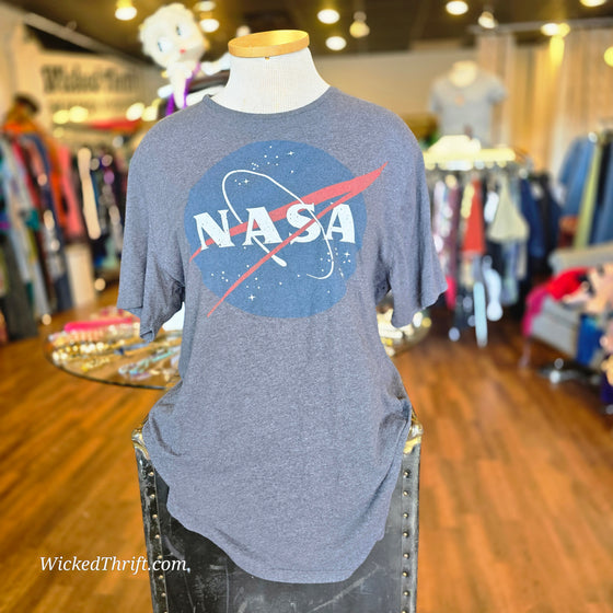 OLD NAVY Grey NASA Tee XXL - PopRock Vintage. The cool quotes t-shirt store.