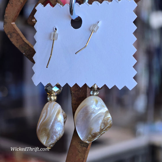 RAW PEARLY Drop Earrings - PopRock Vintage. The cool quotes t-shirt store.