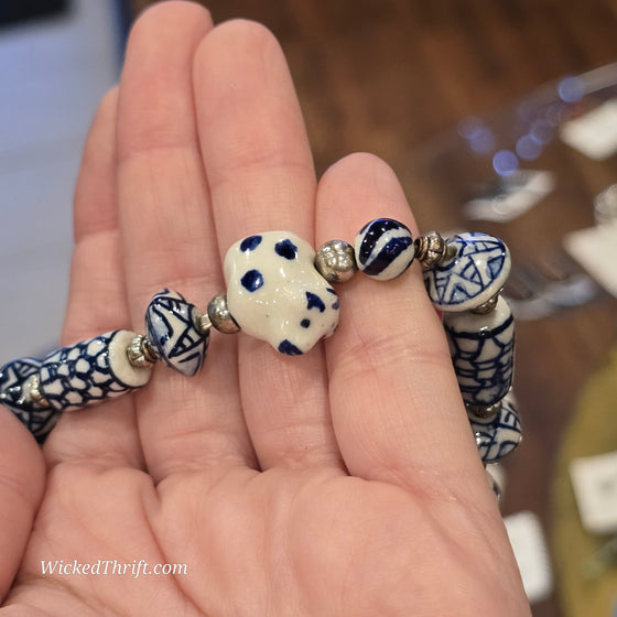 BLUE/WHITE Cow Beadex Stretchy Bracelet - PopRock Vintage. The cool quotes t-shirt store.