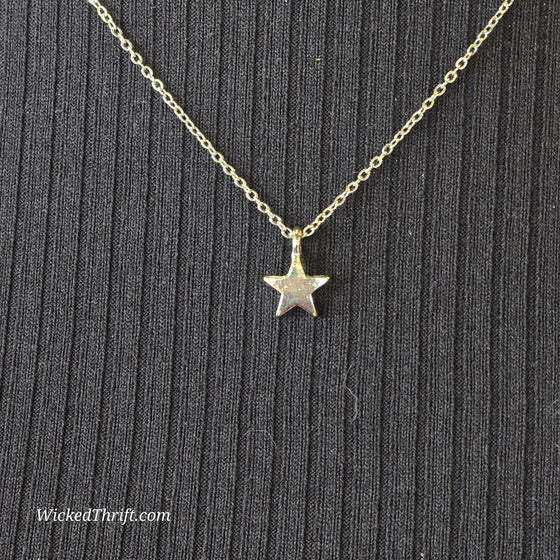 STAR Silver Tone Chain Necklace - PopRock Vintage. The cool quotes t-shirt store.