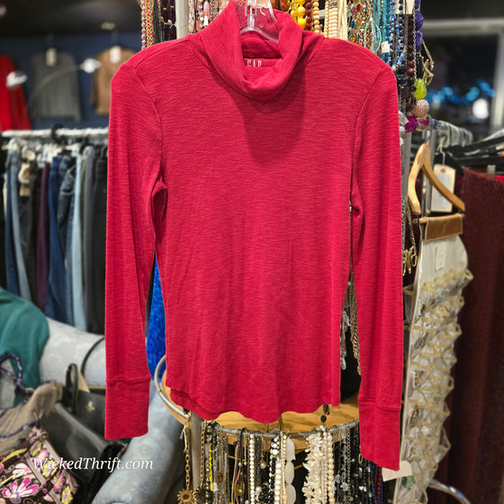 GAP Red Turtleneck XS - PopRock Vintage. The cool quotes t-shirt store.