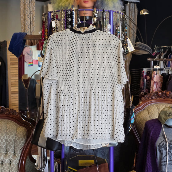 MAX STUDIO Black/White Polkadot Pleated Top 2X