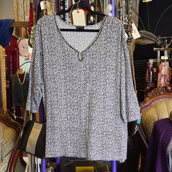 PRICE DROP! J JILL Black/White Pattern Half Sleeve 2X
