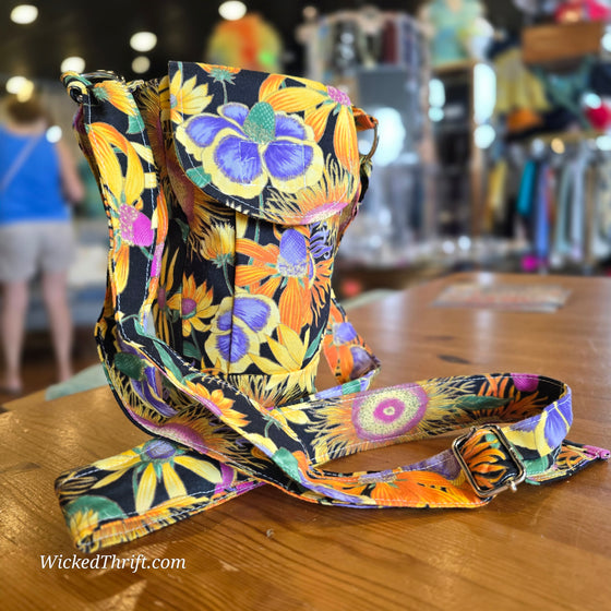 SUNFLOWER PRINT Thin Bucket Crossbody - PopRock Vintage. The cool quotes t-shirt store.