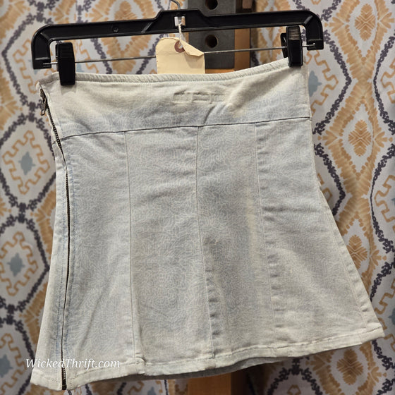 GUESS Faded Printed Denim Strapless Top XS - PopRock Vintage. The cool quotes t-shirt store.