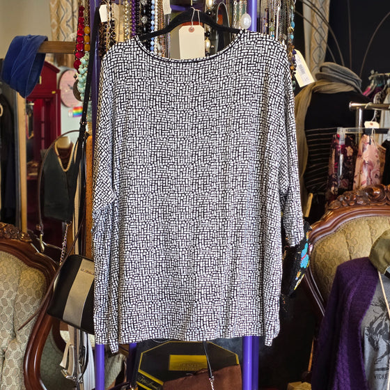 PRICE DROP! J JILL Black/White Pattern Half Sleeve 2X